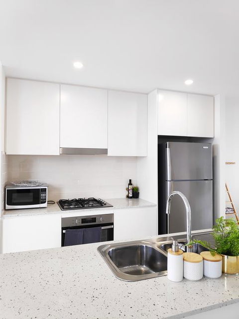 Stylish Liverpool 2Bed 2Bath Apartment -Skyline Views! -Masks Provided - Tourism Cairns 3