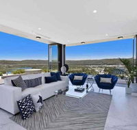 Stylish Penthouse with Views  Jacuzzi - Tourism Cairns