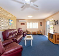 Stylish Unit Opposite Foreshore - Sylvan Beach Esp Bellara - Tourism Cairns