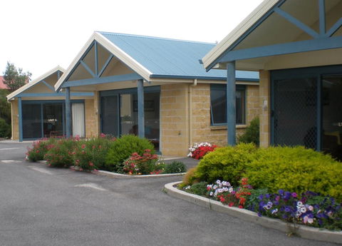 Summers Rest Units - Tourism Cairns 0