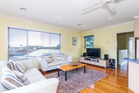 Sunningdale Beach House 12 - Tourism Cairns 3