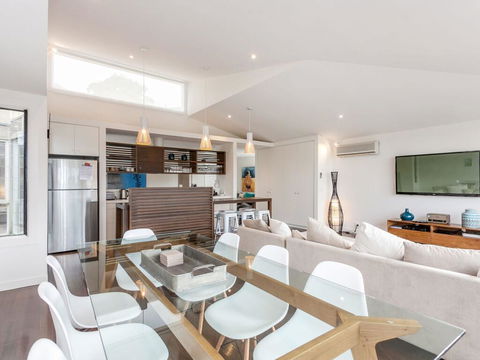 SUNRISE AT BREAKERS - Townhouse Close To Town - Tourism Cairns 1