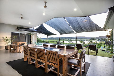 Sunset Retreat Airlie Beach Rural Getaway - Tourism Cairns 3