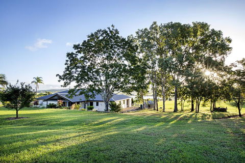 Sunset Retreat Airlie Beach Rural Getaway - Tourism Cairns 1