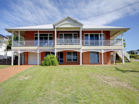 Surf Break - Fingal Bay - Tourism Cairns 0