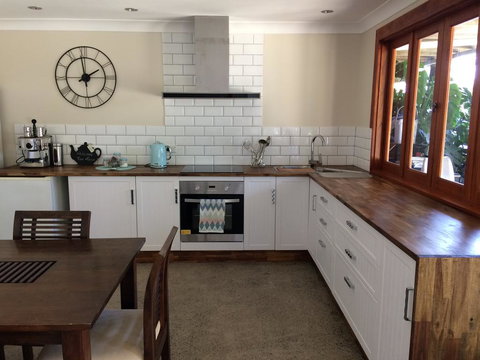 TAKURA HEIGHTS Modern Country Apartment With Pool Access - Tourism Cairns 2