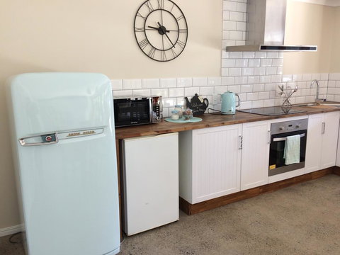 TAKURA HEIGHTS Modern Country Apartment With Pool Access - Tourism Cairns 3