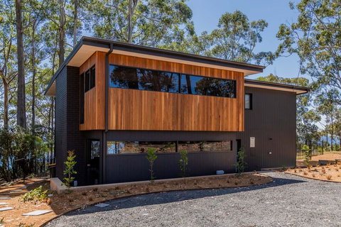 Tallwood 24, NARRWALLEE - Tourism Cairns 0