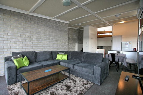 Tanderra 18/28 Park Road - Tourism Cairns 0