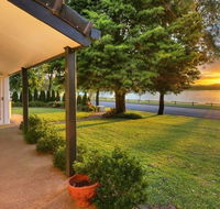 Tara Downs on Lake Albert - Tourism Cairns