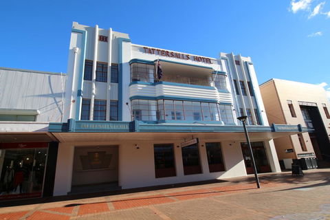 Tattersalls Hotel - Tourism Cairns 0