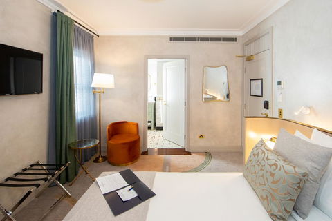 Tattersalls Hotel - Tourism Cairns 1