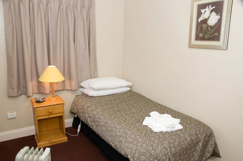The Alpine Hotel - Tourism Cairns 3