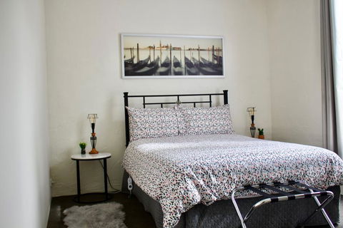 The Apartment - Moyston - Tourism Cairns 1