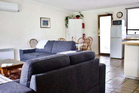 The Apartment - Moyston - Tourism Cairns 0