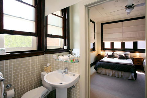 The Bank Guesthouse - Tourism Cairns 0