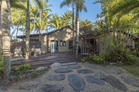 The Beach House On Newell - Tourism Cairns 1