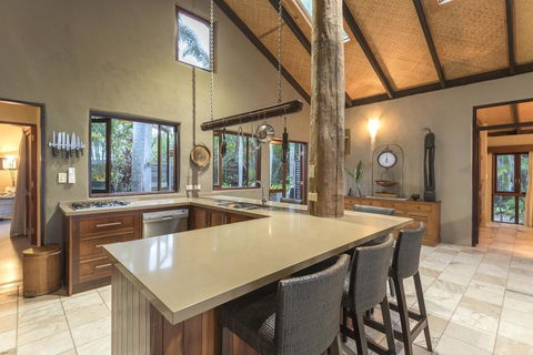 The Beach House On Newell - Tourism Cairns 3