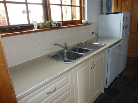 Eliza Cottage - Tourism Cairns 7