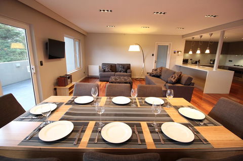 Sunny 3 Bedroom Apartment In Sandy Bay - Tourism Cairns 7