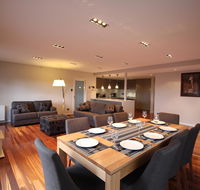 Sunny 3 Bedroom Apartment in Sandy Bay - Tourism Cairns