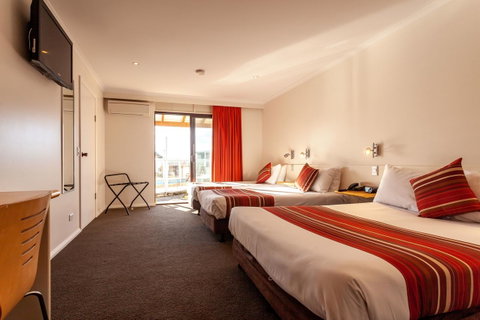 Beachfront Bicheno - Tourism Cairns 26