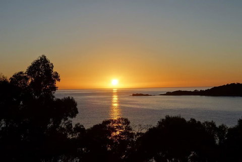 THE LOFT @ Bay Of Fires Seascape - Tourism Cairns 9