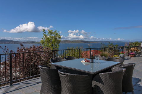 Sunrise On The Bay - Tourism Cairns 11