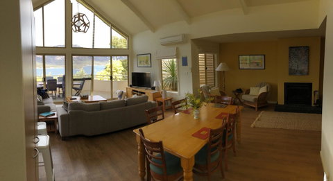 Freycinet Beach House - Tourism Cairns 8