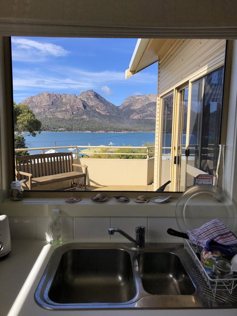 Freycinet Beach House - Tourism Cairns 12