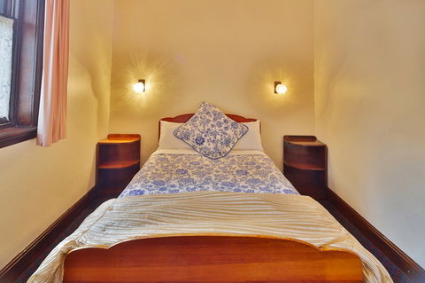 Astor Private Hotel - Tourism Cairns 7