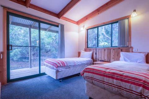 Freycinet Timber Cottage 2 - Tourism Cairns 3