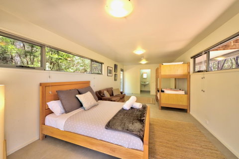 Freycinet Eco Luxe ~ Forest ~ Ocean ~ Mountain - Tourism Cairns 5