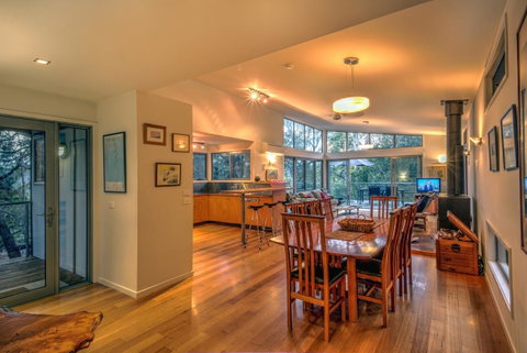 Freycinet Eco Luxe ~ Forest ~ Ocean ~ Mountain - Tourism Cairns 12