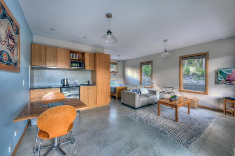Freycinet Stone Studio 6 - Mica - Tourism Cairns 2