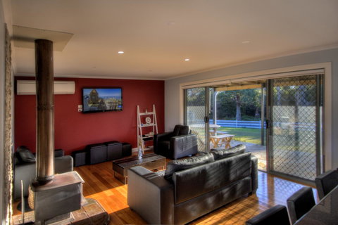 Muirs Beach Retreat - Tourism Cairns 1