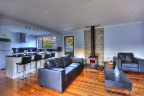 Muirs Beach Retreat - Tourism Cairns 0