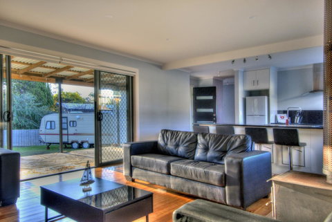Muirs Beach Retreat - Tourism Cairns 8
