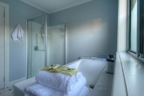 Muirs Beach Retreat - Tourism Cairns 9