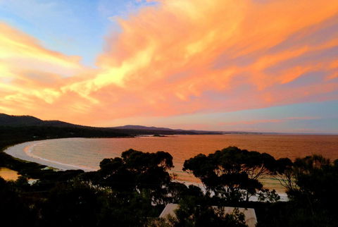 DOLPHIN LOOKOUT COTTAGE - Amazing Views Of The Bay Of Fires - Tourism Cairns 0