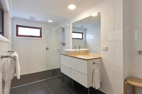 DOLPHIN LOOKOUT COTTAGE - Amazing Views Of The Bay Of Fires - Tourism Cairns 2