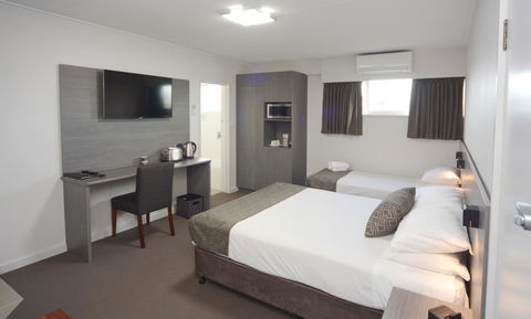 Bridge Hotel - Tourism Cairns 5