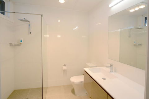 Bridge Hotel - Tourism Cairns 8