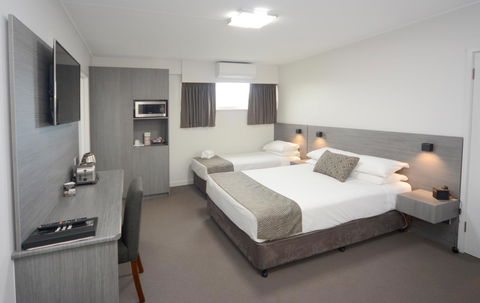 Bridge Hotel - Tourism Cairns 6
