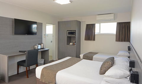 Bridge Hotel - Tourism Cairns 3