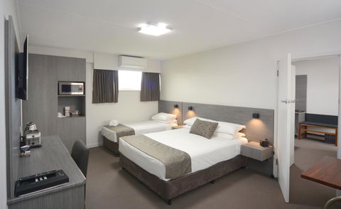 Bridge Hotel - Tourism Cairns 2