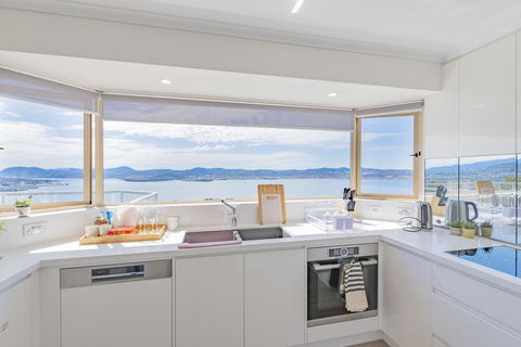 Nature & Relax House, Panoramic Sea View, Free Parking 37 - Tourism Cairns 4