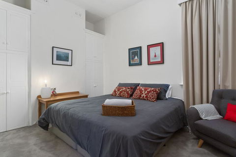 WEST NEST | Classic 3BR Hobart Terrace BEST Location, View, Close To City - Tourism Cairns 11