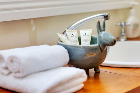 WEST NEST | Classic 3BR Hobart Terrace BEST Location, View, Close To City - Tourism Cairns 16