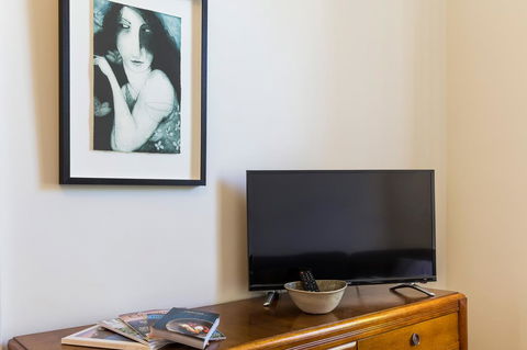 WEST NEST | Classic 3BR Hobart Terrace BEST Location, View, Close To City - Tourism Cairns 23